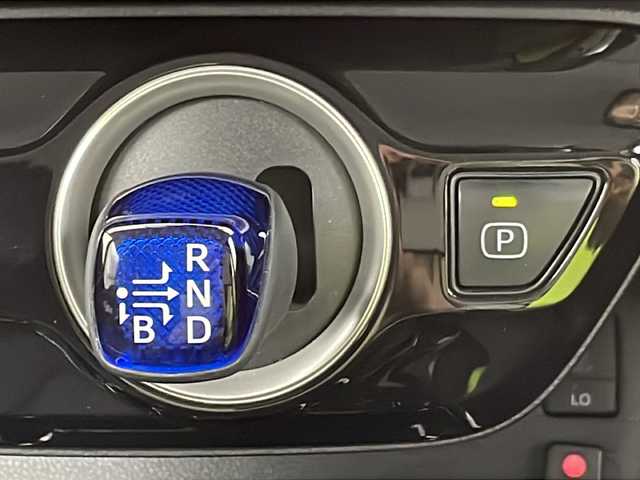 トヨタ プリウス ＰＨＶ S セーフティプラス 宮城県 2019(平31)年 5.7万km ホワイトパールクリスタルシャイン Toyota Safety Sense 	/・プリクラッシュセーフティ	/・レーンディパーチャーアラート	/・オートマチックハイビーム	/・レーダークルーズコントロール	/・クリアランスソナー/純正9型ナビ/・BT.CD.DVD.SD/フルセグTV/バックカメラ/パーキングアシスト/LEDヘッドライト/LEDフォグランプ/ビルトインETC2.0/社外ドライブレコーダー（F）/アイドリングストップ/横滑り防止装置/プッシュスタート/スマートキー/純正15inAW付（冬タイヤ積込）/社外15inAW/純正フロアマット