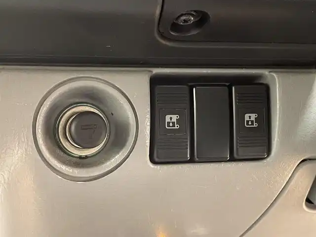 マツダ ボンゴ フレンディ RS－V エアロ 群馬県 2005(平17)年 7.8万km ピュアホワイト オートフリートップ/純正エアロ/DVDナビ/・CD/MD/・FM/AM/バックカメラ/片側スライドドア/電動サンシェード/ETC/純正フロアマット/社外15インチAW/純正15インチAW積込/ドアバイザー/革巻きステアリング/電動格納ミラー