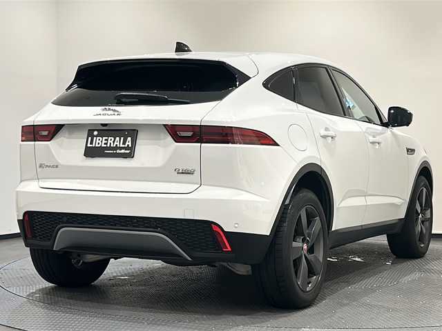 ジャガー Ｅペース センサリーパフォーマンスED 新潟県 2020(令2)年 2.4万km フジホワイト 限定100台（フジホワイト：限定45台）/ドライブプロパック/-ブラインドスポットアシスト/-アダプティブクルーズコントロール（キューアシスト付）/-ハイスピードエマージェンシーブレーキ/ブラックエクステリアパック/コールドクライメートパック/-ウィンドスクリーン（ヒーター付）/-ヒーテッドウォッシャーノズル/-ステアリングホイール（ヒーター付） /コンフィギュラブルダイナミクス/10インチ Touch Pro/-フルセグTV/Android Auto/apple car play/BT/360°サラウンドカメラ/ドライブレコーダー/ヘッドアップディスプレイ/10ウェイフロントシート/（8ウェイ電動調整＋2ウェイ手動ヘッドレスト / ヒーター付） /パドルシフト（ブラック）/パワーテールゲート/19インチ”スタイル5049”5スポーク/ドアミラーカバー（ブラック）