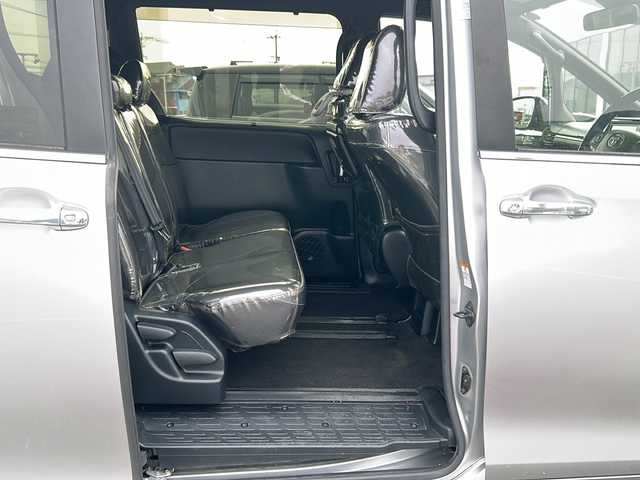 トヨタ エスクァイア Gi 鹿児島県 2019(平31)年 3.3万km シルバーM 純正SDナビ　NSLN-W68/(AM/FM/Bluetooth)/バックカメラ/クルーズコントロール/ビルトインETC/両側パワースライドドア/ドアバイザー/横滑り防止装置/車線逸脱防止機能/オートライト/衝突被害軽減ブレーキ/アイドリングストップ/前席シートヒーター/パワーウィンドウ/パワーステアリング/取扱説明書/保証書
