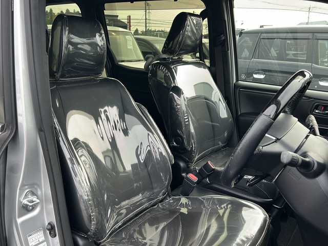 トヨタ エスクァイア Gi 鹿児島県 2019(平31)年 3.3万km シルバーM 純正SDナビ　NSLN-W68/(AM/FM/Bluetooth)/バックカメラ/クルーズコントロール/ビルトインETC/両側パワースライドドア/ドアバイザー/横滑り防止装置/車線逸脱防止機能/オートライト/衝突被害軽減ブレーキ/アイドリングストップ/前席シートヒーター/パワーウィンドウ/パワーステアリング/取扱説明書/保証書