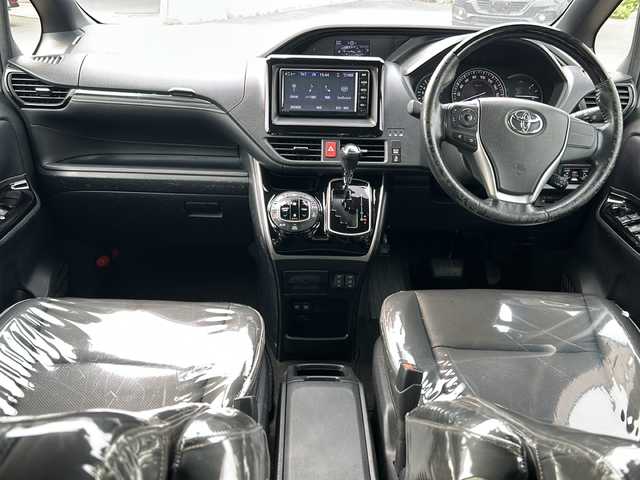 トヨタ エスクァイア Gi 鹿児島県 2019(平31)年 3.3万km シルバーM 純正SDナビ　NSLN-W68/(AM/FM/Bluetooth)/バックカメラ/クルーズコントロール/ビルトインETC/両側パワースライドドア/ドアバイザー/横滑り防止装置/車線逸脱防止機能/オートライト/衝突被害軽減ブレーキ/アイドリングストップ/前席シートヒーター/パワーウィンドウ/パワーステアリング/取扱説明書/保証書
