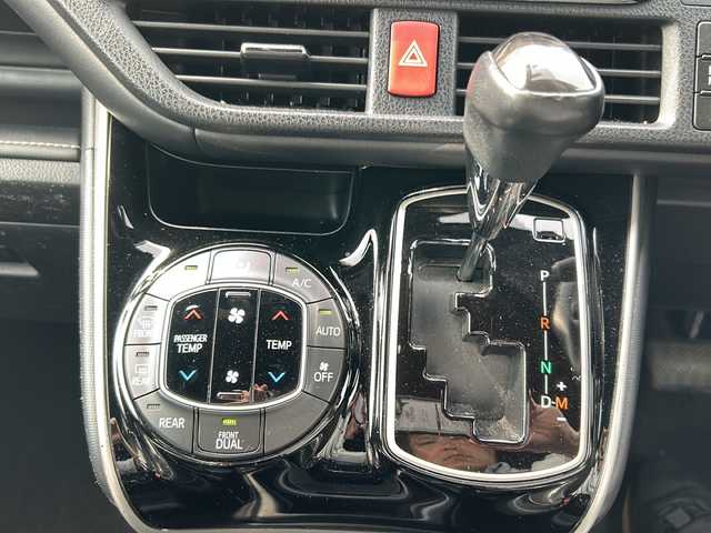 トヨタ エスクァイア Gi 鹿児島県 2019(平31)年 3.3万km シルバーM 純正SDナビ　NSLN-W68/(AM/FM/Bluetooth)/バックカメラ/クルーズコントロール/ビルトインETC/両側パワースライドドア/ドアバイザー/横滑り防止装置/車線逸脱防止機能/オートライト/衝突被害軽減ブレーキ/アイドリングストップ/前席シートヒーター/パワーウィンドウ/パワーステアリング/取扱説明書/保証書