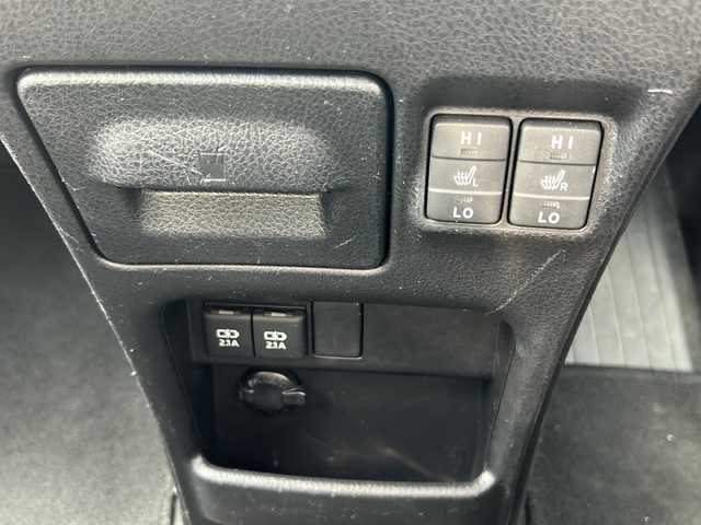 トヨタ エスクァイア Gi 鹿児島県 2019(平31)年 3.3万km シルバーM 純正SDナビ　NSLN-W68/(AM/FM/Bluetooth)/バックカメラ/クルーズコントロール/ビルトインETC/両側パワースライドドア/ドアバイザー/横滑り防止装置/車線逸脱防止機能/オートライト/衝突被害軽減ブレーキ/アイドリングストップ/前席シートヒーター/パワーウィンドウ/パワーステアリング/取扱説明書/保証書