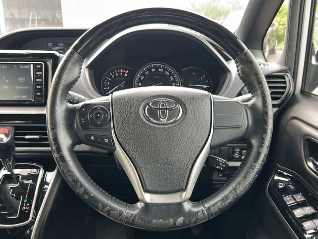 トヨタ エスクァイア Gi 鹿児島県 2019(平31)年 3.3万km シルバーM 純正SDナビ　NSLN-W68/(AM/FM/Bluetooth)/バックカメラ/クルーズコントロール/ビルトインETC/両側パワースライドドア/ドアバイザー/横滑り防止装置/車線逸脱防止機能/オートライト/衝突被害軽減ブレーキ/アイドリングストップ/前席シートヒーター/パワーウィンドウ/パワーステアリング/取扱説明書/保証書