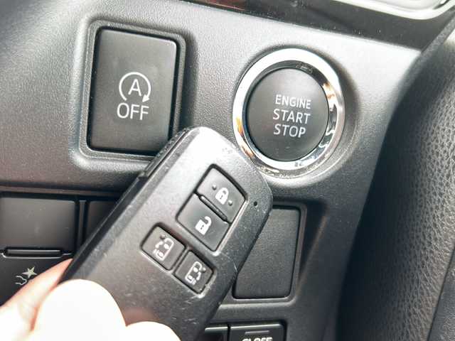 トヨタ エスクァイア Gi 鹿児島県 2019(平31)年 3.3万km シルバーM 純正SDナビ　NSLN-W68/(AM/FM/Bluetooth)/バックカメラ/クルーズコントロール/ビルトインETC/両側パワースライドドア/ドアバイザー/横滑り防止装置/車線逸脱防止機能/オートライト/衝突被害軽減ブレーキ/アイドリングストップ/前席シートヒーター/パワーウィンドウ/パワーステアリング/取扱説明書/保証書