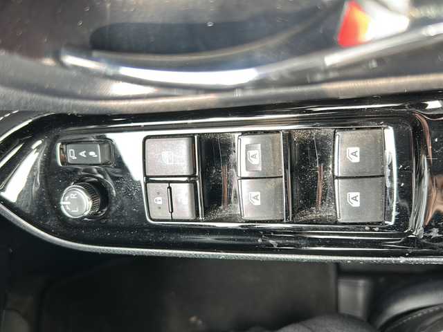 トヨタ エスクァイア Gi 鹿児島県 2019(平31)年 3.3万km シルバーM 純正SDナビ　NSLN-W68/(AM/FM/Bluetooth)/バックカメラ/クルーズコントロール/ビルトインETC/両側パワースライドドア/ドアバイザー/横滑り防止装置/車線逸脱防止機能/オートライト/衝突被害軽減ブレーキ/アイドリングストップ/前席シートヒーター/パワーウィンドウ/パワーステアリング/取扱説明書/保証書