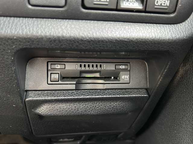 トヨタ エスクァイア Gi 鹿児島県 2019(平31)年 3.3万km シルバーM 純正SDナビ　NSLN-W68/(AM/FM/Bluetooth)/バックカメラ/クルーズコントロール/ビルトインETC/両側パワースライドドア/ドアバイザー/横滑り防止装置/車線逸脱防止機能/オートライト/衝突被害軽減ブレーキ/アイドリングストップ/前席シートヒーター/パワーウィンドウ/パワーステアリング/取扱説明書/保証書