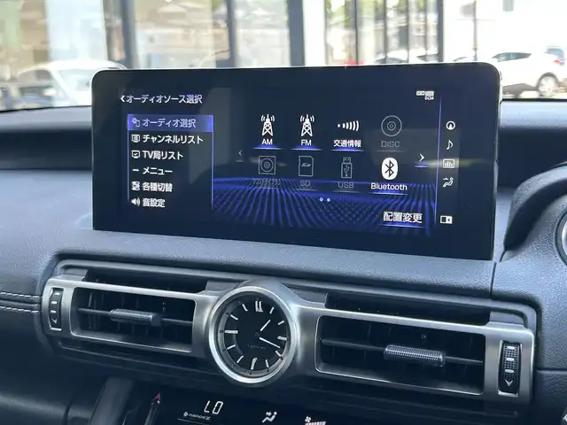 レクサス ＩＳ 300h Fスポーツ 佐賀県 2022(令4)年 4.4万km ソニッククロム サンルーフ/レクサスセーフティシステム＋/・プリクラッシュセーフティ/・レーダークルーズコントロール/・レーントディパーチャーアラート/キーピングアシスト/・オートマチックハイビーム/クリアランスソナー/ブラインドスポットモニター/PKSB/純正10.3インチディスプレイナビ/・パノラミックビューモニター/・フルセグTV/BT/CD/DVD/TVキャンセラー/前後ドラレコ(DC-DR652)/レザーシート/・前席パワーシート/・運転席シートメモリ/・前席シートヒーター/・前席シートベンチレーション/純正19インチAW/革巻きステアリング/ステアリングヒーター/パドルシフト/オートワイパー/電動パーキングスイッチ/LEDヘッドライト/オートライト/左右独立エアコン/スペアキー×１