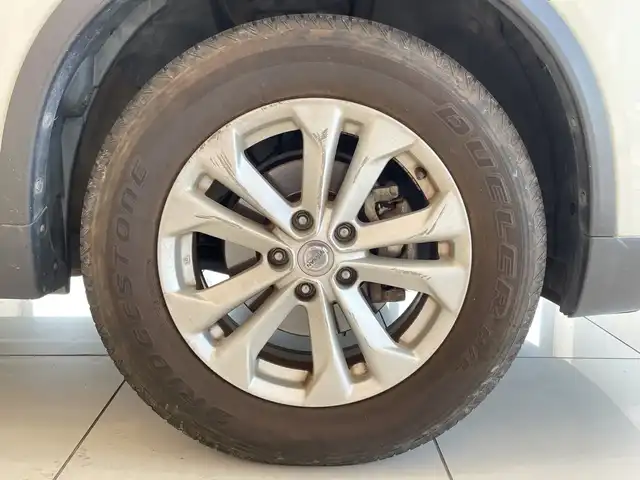日産 エクストレイル 20X エマージェンシーブレーキ 埼玉県 2015(平27)年 7.5万km ブリリアントホワイトパール エマージェンシーブレーキ/純正ナビ/　　CD/DVD/BT/フルセグTV/バックカメラ/LEDオートライト/カプロンシート/シートヒーター/純正17インチAW/クリアランスソナー/アイドリングストップ/プッシュスタート/ETC/禁煙車