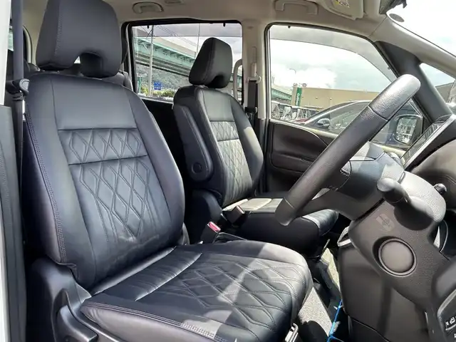 日産 セレナ e－パワー ハイウェイスター G 福岡県 2020(令2)年 4.8万km ブリリアントホワイトパール 2トーン 純正9型SDナビ(フルセグTV/CD/DVD/BT)アラウンドビューモニタープロパイロットエマージェンシーブレーキコーナーセンサーBSM両側パワスラドラレコETCデジタルインナーミラーUSBポート純正LEDヘッドライト純正フロアマットスマートキープッシュスタート