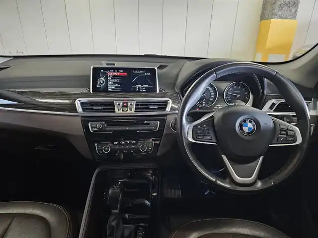 ＢＭＷ Ｘ１ xDrive 20i Xライン 長野県 2016(平28)年 5.9万km メディテラニアンブルー 4WD/パノラマサンルーフ/純正8.8型ナビ/バックカメラ/ドライブレコーダー/アクティブクルーズコントロール/ヘッドアップディスプレイ/パークディスタンスコントロール(F/R)/横滑り防止装置/ターボ/LEDヘッドランプ/本革巻きステアリング/ステアリングスイッチ/本革シート/前席パワーシート/シートヒーター/純正18インチアルミホイール/リモートコントロールキー/コンフォートアクセス/禁煙車