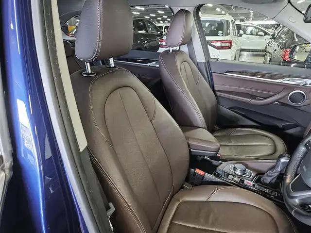 ＢＭＷ Ｘ１ xDrive 20i Xライン 長野県 2016(平28)年 5.9万km メディテラニアンブルー 4WD/パノラマサンルーフ/純正8.8型ナビ/バックカメラ/ドライブレコーダー/アクティブクルーズコントロール/ヘッドアップディスプレイ/パークディスタンスコントロール(F/R)/横滑り防止装置/ターボ/LEDヘッドランプ/本革巻きステアリング/ステアリングスイッチ/本革シート/前席パワーシート/シートヒーター/純正18インチアルミホイール/リモートコントロールキー/コンフォートアクセス/禁煙車