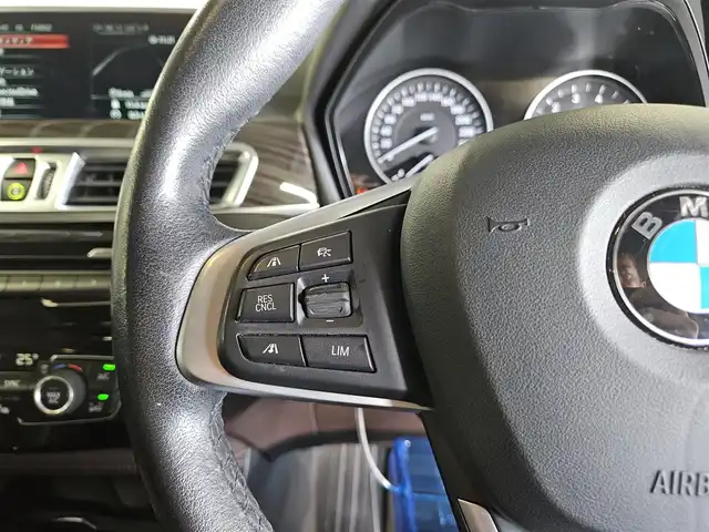 ＢＭＷ Ｘ１ xDrive 20i Xライン 長野県 2016(平28)年 5.9万km メディテラニアンブルー 4WD/パノラマサンルーフ/純正8.8型ナビ/バックカメラ/ドライブレコーダー/アクティブクルーズコントロール/ヘッドアップディスプレイ/パークディスタンスコントロール(F/R)/横滑り防止装置/ターボ/LEDヘッドランプ/本革巻きステアリング/ステアリングスイッチ/本革シート/前席パワーシート/シートヒーター/純正18インチアルミホイール/リモートコントロールキー/コンフォートアクセス/禁煙車