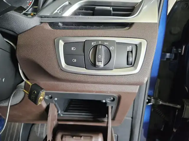 ＢＭＷ Ｘ１ xDrive 20i Xライン 長野県 2016(平28)年 5.9万km メディテラニアンブルー 4WD/パノラマサンルーフ/純正8.8型ナビ/バックカメラ/ドライブレコーダー/アクティブクルーズコントロール/ヘッドアップディスプレイ/パークディスタンスコントロール(F/R)/横滑り防止装置/ターボ/LEDヘッドランプ/本革巻きステアリング/ステアリングスイッチ/本革シート/前席パワーシート/シートヒーター/純正18インチアルミホイール/リモートコントロールキー/コンフォートアクセス/禁煙車
