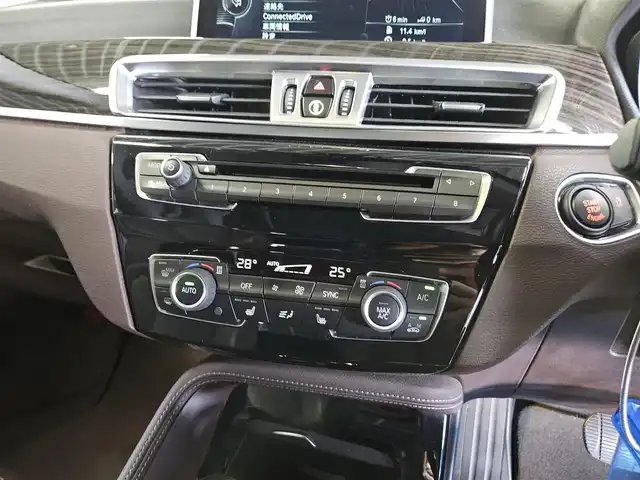 ＢＭＷ Ｘ１ xDrive 20i Xライン 長野県 2016(平28)年 5.9万km メディテラニアンブルー 4WD/パノラマサンルーフ/純正8.8型ナビ/バックカメラ/ドライブレコーダー/アクティブクルーズコントロール/ヘッドアップディスプレイ/パークディスタンスコントロール(F/R)/横滑り防止装置/ターボ/LEDヘッドランプ/本革巻きステアリング/ステアリングスイッチ/本革シート/前席パワーシート/シートヒーター/純正18インチアルミホイール/リモートコントロールキー/コンフォートアクセス/禁煙車