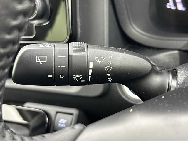 トヨタ シエンタ ハイブリッド Z 大阪府 2023(令5)年 4.2万km ホワイトパールクリスタルシャイン 純正9インチディスプレイオーディオ(ナビ有)/(フルセグTV/Bluetooth/AppleCarPlay/USB)/全方位カメラ/ブラインドスポットモニター/トヨタセーフティセンス/・プリクラッシュセーフティー/・レーンディパーチャーアラート/・レーダークルーズコントロール/・パーキングブレーキサポート/・オートマチックハイビーム/前後コーナーセンサー/両側パワースライドドア/3列シート/100V充電/ステアリングヒーター/前席シートヒーター/保証書/取扱説明書/点検記録簿