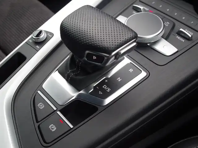 アウディ Ａ５ SB 40TFSIスポーツ 埼玉県 2019(令1)年 2.9万km グレイシアホワイトメタリック ブラックハーフレザーシート/アダプティブクルーズコントロール/マトリクスLEDヘッドライト/バーチャルコックピット/CarPlay/パークセンサー/ブラインドスポットモニター/全周囲カメラ/純正ナビ/ドラレコ(フロント)/ETC/フルセグTV/全席シートヒーター/シートポジションメモリー機能