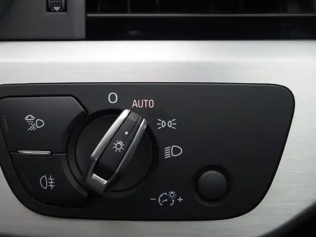 アウディ Ａ５ SB 40TFSIスポーツ 埼玉県 2019(令1)年 2.9万km グレイシアホワイトメタリック ブラックハーフレザーシート/アダプティブクルーズコントロール/マトリクスLEDヘッドライト/バーチャルコックピット/CarPlay/パークセンサー/ブラインドスポットモニター/全周囲カメラ/純正ナビ/ドラレコ(フロント)/ETC/フルセグTV/全席シートヒーター/シートポジションメモリー機能