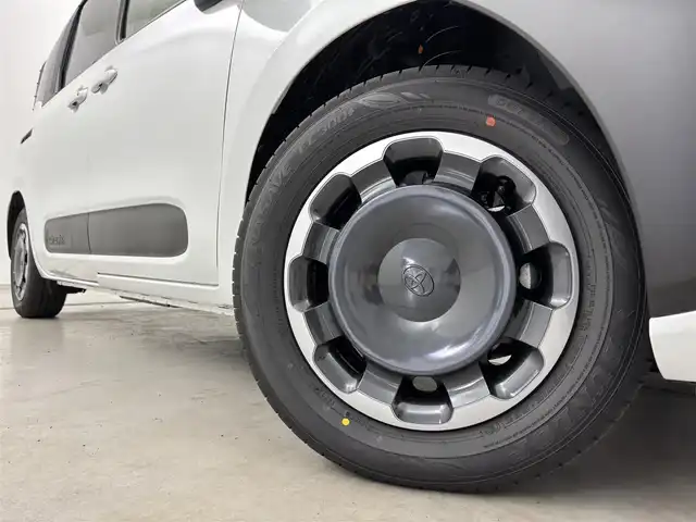 トヨタ シエンタ ハイブリッド Z 福岡県 2025(令7)年 0.1千km プラチナホワイトパールマイカ 登録済未使用車　/純正１０型ナビ／フルセグＴＶ　/全方位カメラ　/ビルトインＥＴＣ２．０　/レーダークルコン　/コーナーセンサー　/衝突被害軽減　/レーンキープ　/アクセル踏み間違い防止　/ＢＳＭ　/両側電動スライドドア　/ＬＥＤヘッドライト