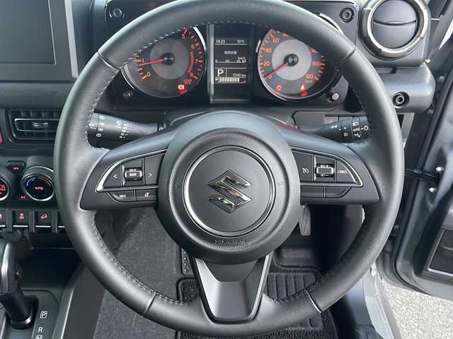 スズキ ジムニー シエラ JC 岩手県 2023(令5)年 0.6万km ミディアムグレー ワンオーナー　スズキレーダーブレーキサポート　シートヒーター　クルーズコントロール　ヒルディセントコントロール　純正１５インチＡＷ　ミラーヒーター　純正フロアマット　オートＬＥＤライト　フォグランプ　ヘッドライトウォッシャー　スペアキー