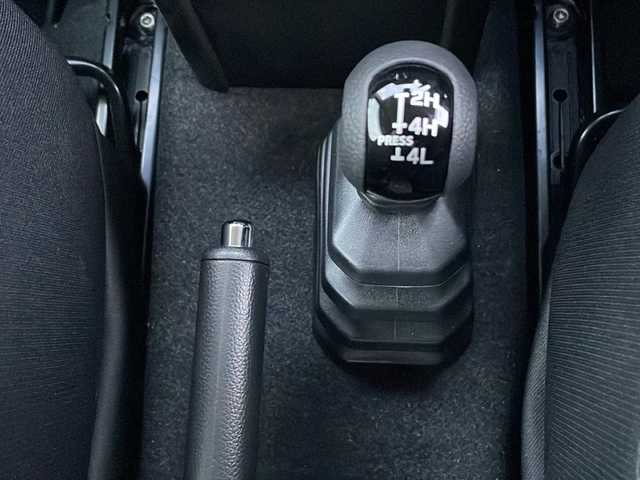 スズキ ジムニー シエラ JC 岩手県 2023(令5)年 0.6万km ミディアムグレー ワンオーナー　スズキレーダーブレーキサポート　シートヒーター　クルーズコントロール　ヒルディセントコントロール　純正１５インチＡＷ　ミラーヒーター　純正フロアマット　オートＬＥＤライト　フォグランプ　ヘッドライトウォッシャー　スペアキー