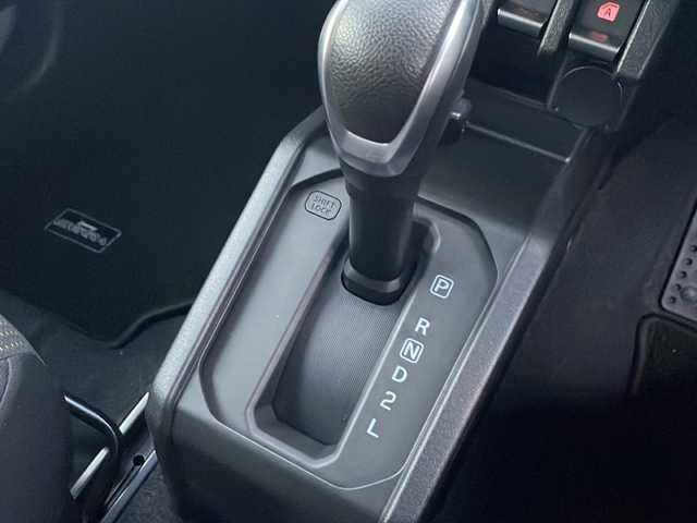 スズキ ジムニー シエラ JC 岩手県 2023(令5)年 0.6万km ミディアムグレー ワンオーナー　スズキレーダーブレーキサポート　シートヒーター　クルーズコントロール　ヒルディセントコントロール　純正１５インチＡＷ　ミラーヒーター　純正フロアマット　オートＬＥＤライト　フォグランプ　ヘッドライトウォッシャー　スペアキー