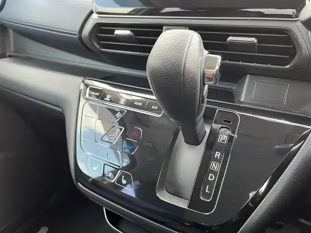 三菱 ｅＫクロス T 鳥取県 2019(平31)年 5.3万km シルキーホワイト ４WD・ターボ車/純正ナビ/フルセグ/DVD/CD/BT/バックカメラ・ETC/前席シートヒーター/衝突被害軽減ブレーキ/レーンキープアシスト/踏み間違い防止/純正15インチアルミホイール/LEDヘットライト/プッシュエンジンスタート/ルーフレール/アイドリングストップ/フロアマット/ドアバイザー/保証書・取扱説明書/スペアキー