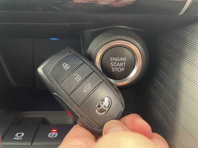 トヨタ ハリアー Z 群馬県 2024(令6)年 2.1万km プレシャスブラックパール 純正１２．３型ナビ　バックカメラ　ＪＢＬサウンド　デジタルインナーミラー　ＥＴＣ２．０　ＢＳＭ　ハーフレザーシート　シートヒーター　パワーシート　電動リアゲート　ＬＥＤ　衝突被害軽減ブレーキ　禁煙車