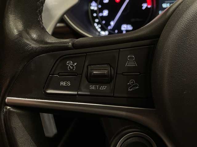 アルファロメオ ステルヴィオ ファーストエディション 新潟県 2018(平30)年 4.7万km 白 FastEdition４００台限定/・harman/kardonプレミアムサウンドシステム/・プレミアムレザーシート（チョコレート）/・グレイオークウッドインテリア/・レッドキャリパー/・FastEdition専用２０インチAW/・アルファ ホワイト（ボディーカラー）/標準装備/・アダプティブクルーズコントロール/・レーンキピングアシスト/・ブラインドスポットモニター/・コーナーセンサー/・バックカメラ/・ミラーヒーター/・パワーシート/・シートヒーター/・ステアリングヒーター/・パワーテールゲート/・Bluetooth/・AppleCarPlay/・ETC