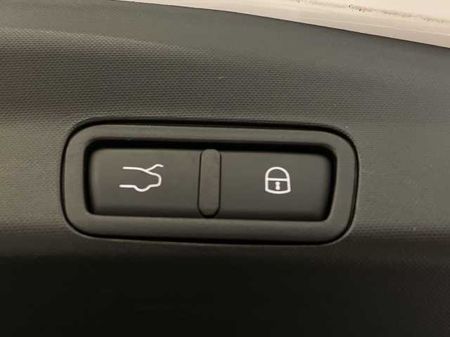 アルファロメオ ステルヴィオ ファーストエディション 新潟県 2018(平30)年 4.7万km 白 FastEdition４００台限定/・harman/kardonプレミアムサウンドシステム/・プレミアムレザーシート（チョコレート）/・グレイオークウッドインテリア/・レッドキャリパー/・FastEdition専用２０インチAW/・アルファ ホワイト（ボディーカラー）/標準装備/・アダプティブクルーズコントロール/・レーンキピングアシスト/・ブラインドスポットモニター/・コーナーセンサー/・バックカメラ/・ミラーヒーター/・パワーシート/・シートヒーター/・ステアリングヒーター/・パワーテールゲート/・Bluetooth/・AppleCarPlay/・ETC