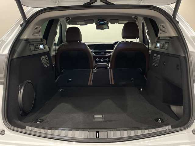 アルファロメオ ステルヴィオ ファーストエディション 新潟県 2018(平30)年 4.7万km 白 FastEdition４００台限定/・harman/kardonプレミアムサウンドシステム/・プレミアムレザーシート（チョコレート）/・グレイオークウッドインテリア/・レッドキャリパー/・FastEdition専用２０インチAW/・アルファ ホワイト（ボディーカラー）/標準装備/・アダプティブクルーズコントロール/・レーンキピングアシスト/・ブラインドスポットモニター/・コーナーセンサー/・バックカメラ/・ミラーヒーター/・パワーシート/・シートヒーター/・ステアリングヒーター/・パワーテールゲート/・Bluetooth/・AppleCarPlay/・ETC