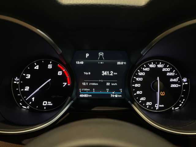 アルファロメオ ステルヴィオ ファーストエディション 新潟県 2018(平30)年 4.7万km 白 FastEdition４００台限定/・harman/kardonプレミアムサウンドシステム/・プレミアムレザーシート（チョコレート）/・グレイオークウッドインテリア/・レッドキャリパー/・FastEdition専用２０インチAW/・アルファ ホワイト（ボディーカラー）/標準装備/・アダプティブクルーズコントロール/・レーンキピングアシスト/・ブラインドスポットモニター/・コーナーセンサー/・バックカメラ/・ミラーヒーター/・パワーシート/・シートヒーター/・ステアリングヒーター/・パワーテールゲート/・Bluetooth/・AppleCarPlay/・ETC