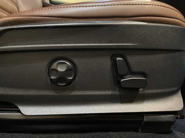 アルファロメオ ステルヴィオ ファーストエディション 新潟県 2018(平30)年 4.7万km 白 FastEdition４００台限定/・harman/kardonプレミアムサウンドシステム/・プレミアムレザーシート（チョコレート）/・グレイオークウッドインテリア/・レッドキャリパー/・FastEdition専用２０インチAW/・アルファ ホワイト（ボディーカラー）/標準装備/・アダプティブクルーズコントロール/・レーンキピングアシスト/・ブラインドスポットモニター/・コーナーセンサー/・バックカメラ/・ミラーヒーター/・パワーシート/・シートヒーター/・ステアリングヒーター/・パワーテールゲート/・Bluetooth/・AppleCarPlay/・ETC