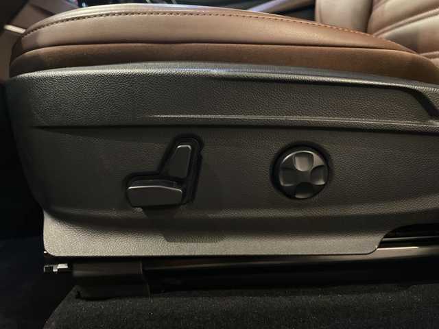 アルファロメオ ステルヴィオ ファーストエディション 新潟県 2018(平30)年 4.7万km 白 FastEdition４００台限定/・harman/kardonプレミアムサウンドシステム/・プレミアムレザーシート（チョコレート）/・グレイオークウッドインテリア/・レッドキャリパー/・FastEdition専用２０インチAW/・アルファ ホワイト（ボディーカラー）/標準装備/・アダプティブクルーズコントロール/・レーンキピングアシスト/・ブラインドスポットモニター/・コーナーセンサー/・バックカメラ/・ミラーヒーター/・パワーシート/・シートヒーター/・ステアリングヒーター/・パワーテールゲート/・Bluetooth/・AppleCarPlay/・ETC