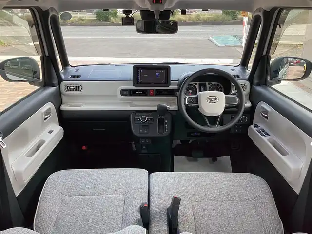 ダイハツ ムーヴ キャンバス ストライプス G 三重県 2023(令5)年 0.7万km シャイニングホワイトパール/レイクブルーメタリック スマートアシスト/カロッツエリアディスプレイオーディオ/Bluetooth/バックカメラ/予約機能付き両側パワースライドドア/シートヒーター/LEDヘッドライト/LEDフォグライト/スマートキー/プッシュスタート/ドライブレコーダー