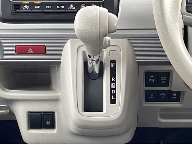 スズキ スペーシア HYBRID X 沖縄県 2023(令5)年 1.3万km オフブルーメタリック/ホワイト2トーン ディスプレイオーディオ　/CD/DVD/BT/フルセグTV　/全方位カメラ　/両側パワースライドドア　/シートヒーター/ステアリングスイッチ/アイドリングストップ/USB入力端子/スマートキー/ビルトインＥＴＣ