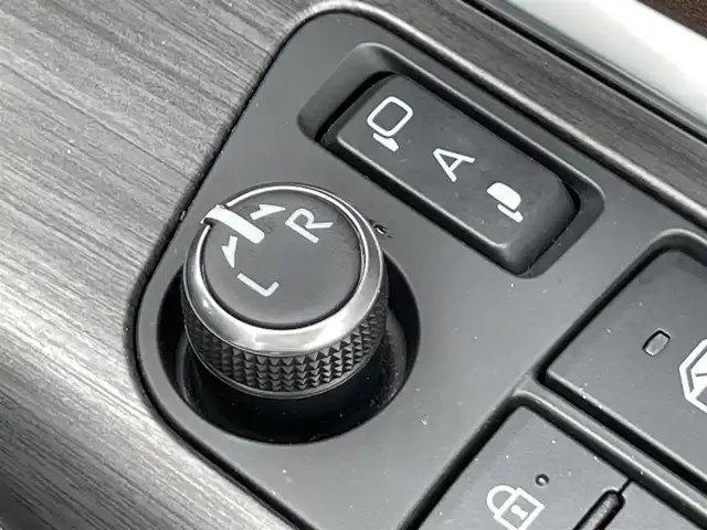 トヨタ ハリアー Z レザーパッケージ 香川県 2021(令3)年 4.7万km ホワイトパールクリスタルシャイン 登録時走行距離46515ｋｍ/JBLプレミアムサウンドシステム/純正12.3インチディスプレイオーディオ/フルセグＴＶ/パノラミックビューモニター/電動パーキングブレーキ/前席シートヒーター/ステアリングヒーター/パワーバックドア/置くだけ充電/レーダークルーズコントロール/デジタルインナーミラー/Ｄ（メモリ付き）／Ｎ席パワーシート/ＵＳＢポート/純正19インチアルミホイール/ＥＴＣ2.0/ドライブレコーダー/ＬＥＤヘッドライト