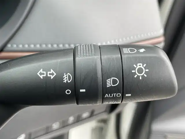 トヨタ ハリアー Z レザーパッケージ 香川県 2021(令3)年 4.7万km ホワイトパールクリスタルシャイン 登録時走行距離46515ｋｍ/JBLプレミアムサウンドシステム/純正12.3インチディスプレイオーディオ/フルセグＴＶ/パノラミックビューモニター/電動パーキングブレーキ/前席シートヒーター/ステアリングヒーター/パワーバックドア/置くだけ充電/レーダークルーズコントロール/デジタルインナーミラー/Ｄ（メモリ付き）／Ｎ席パワーシート/ＵＳＢポート/純正19インチアルミホイール/ＥＴＣ2.0/ドライブレコーダー/ＬＥＤヘッドライト