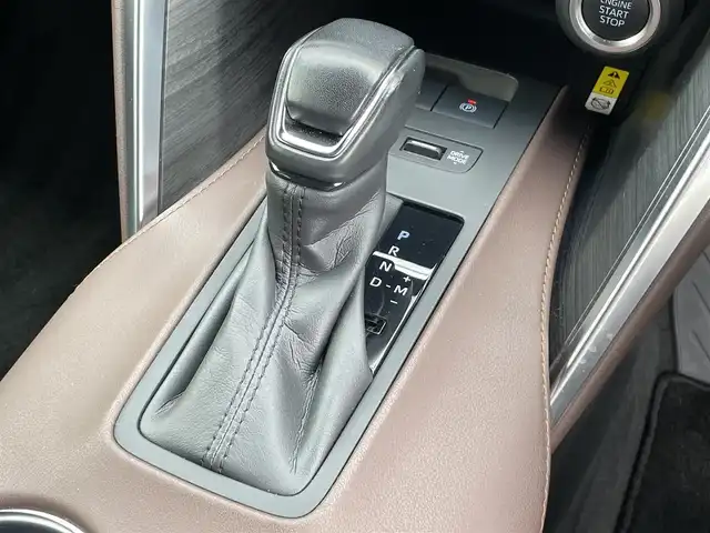 トヨタ ハリアー Z レザーパッケージ 香川県 2021(令3)年 4.7万km ホワイトパールクリスタルシャイン 登録時走行距離46515ｋｍ/JBLプレミアムサウンドシステム/純正12.3インチディスプレイオーディオ/フルセグＴＶ/パノラミックビューモニター/電動パーキングブレーキ/前席シートヒーター/ステアリングヒーター/パワーバックドア/置くだけ充電/レーダークルーズコントロール/デジタルインナーミラー/Ｄ（メモリ付き）／Ｎ席パワーシート/ＵＳＢポート/純正19インチアルミホイール/ＥＴＣ2.0/ドライブレコーダー/ＬＥＤヘッドライト