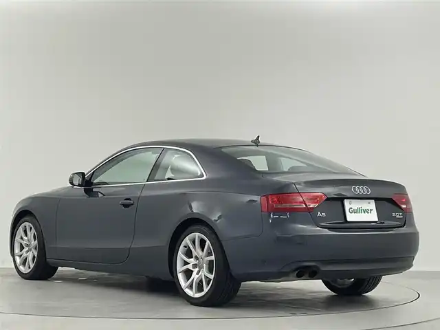 アウディ Ａ５ 2．0 TFSI クワトロ 埼玉県 2010(平22)年 3万km グレー 正規輸入車（ディラー車）レザーシート　パワーシート　シートヒーター　純正メーカーナビ　バックカメラ　パドルシフト　プッシュスタート　オートライト　　ＥＴＣ　純正１８インチＡＷ　前後コーナーセンサー