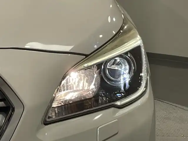 スバル アウトバック リミテッド 愛知県 2015(平27)年 9万km クリスタルホワイトP 純正８インチナビ/（Bluetooth/フルセグTV/CD・DVD再生/iPod/SD)/サンルーフ/衝突軽減ブレーキ/ビルトインETC/シートヒーター/LEDヘッドライト/バックカメラ/シートメモリー/電動パワーシート/本革シート/コーナーセンサー/パドルシフト/レーンキープアシスト/踏み間違え防止