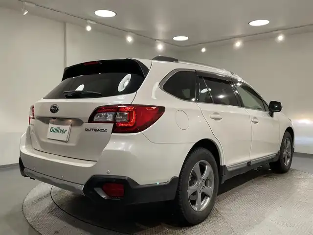 スバル アウトバック リミテッド 愛知県 2015(平27)年 9万km クリスタルホワイトP 純正８インチナビ/（Bluetooth/フルセグTV/CD・DVD再生/iPod/SD)/サンルーフ/衝突軽減ブレーキ/ビルトインETC/シートヒーター/LEDヘッドライト/バックカメラ/シートメモリー/電動パワーシート/本革シート/コーナーセンサー/パドルシフト/レーンキープアシスト/踏み間違え防止