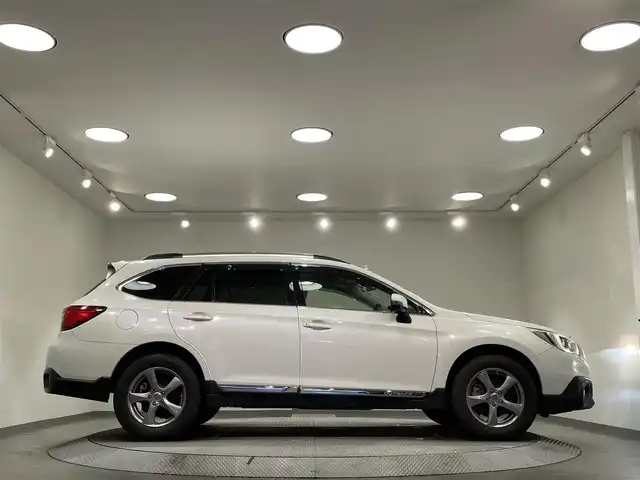スバル アウトバック リミテッド 愛知県 2015(平27)年 9万km クリスタルホワイトP 純正８インチナビ/（Bluetooth/フルセグTV/CD・DVD再生/iPod/SD)/サンルーフ/衝突軽減ブレーキ/ビルトインETC/シートヒーター/LEDヘッドライト/バックカメラ/シートメモリー/電動パワーシート/本革シート/コーナーセンサー/パドルシフト/レーンキープアシスト/踏み間違え防止