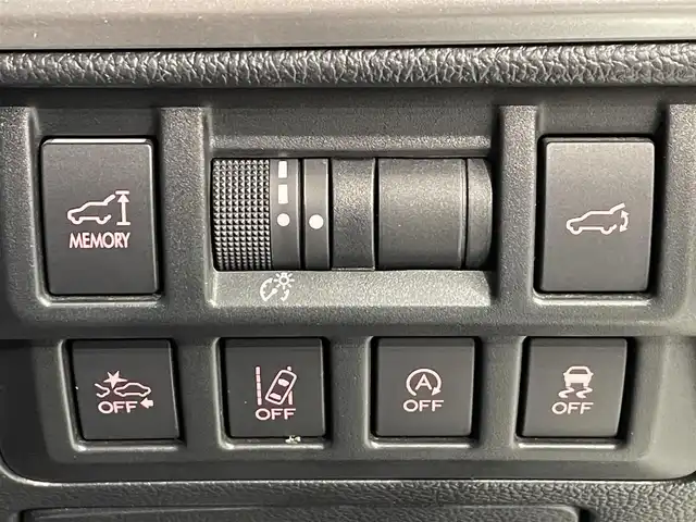 スバル アウトバック リミテッド 愛知県 2015(平27)年 9万km クリスタルホワイトP 純正８インチナビ/（Bluetooth/フルセグTV/CD・DVD再生/iPod/SD)/サンルーフ/衝突軽減ブレーキ/ビルトインETC/シートヒーター/LEDヘッドライト/バックカメラ/シートメモリー/電動パワーシート/本革シート/コーナーセンサー/パドルシフト/レーンキープアシスト/踏み間違え防止