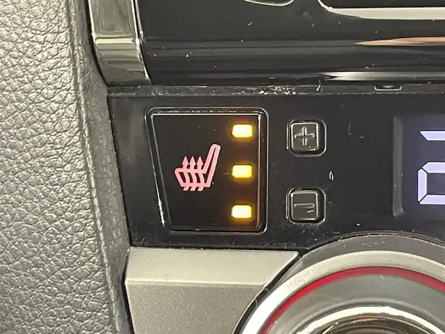 スバル アウトバック リミテッド 愛知県 2015(平27)年 9万km クリスタルホワイトP 純正８インチナビ/（Bluetooth/フルセグTV/CD・DVD再生/iPod/SD)/サンルーフ/衝突軽減ブレーキ/ビルトインETC/シートヒーター/LEDヘッドライト/バックカメラ/シートメモリー/電動パワーシート/本革シート/コーナーセンサー/パドルシフト/レーンキープアシスト/踏み間違え防止