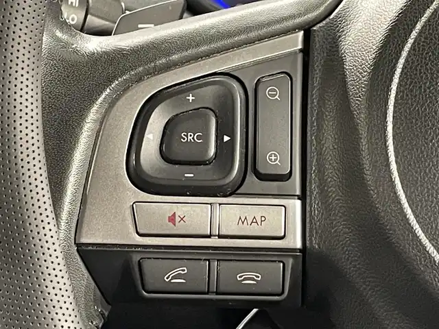 スバル アウトバック リミテッド 愛知県 2015(平27)年 9万km クリスタルホワイトP 純正８インチナビ/（Bluetooth/フルセグTV/CD・DVD再生/iPod/SD)/サンルーフ/衝突軽減ブレーキ/ビルトインETC/シートヒーター/LEDヘッドライト/バックカメラ/シートメモリー/電動パワーシート/本革シート/コーナーセンサー/パドルシフト/レーンキープアシスト/踏み間違え防止