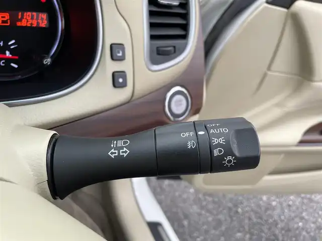 日産 ティアナ 250XV 栃木県 2012(平24)年 11.1万km ホワイトパール 純正メモリナビ/[ワンセグ/AM/FM/CD/DVD/BT/AUX]/バックカメラ/ETC/前席パワーシート/D席メモリーシート/前席シートヒーター/前席エアシート/N席オットマン/コーナーセンサー/本革レザーシート(ベージュ)/RAYS19インチアルミ/ダウンサス/平面ハーフミラータイプGPSレーダー探知機/オートライト/HIDヘッドライト/フォグランプ/ステアスイッチ/プッシュスタート/純正マット/電格ミラー/保証書/取扱説明書