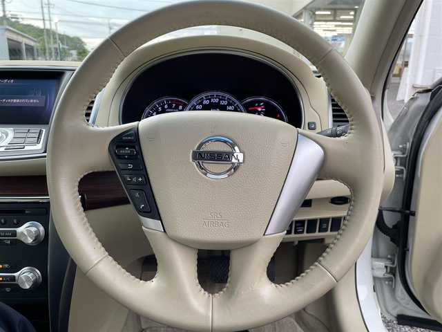 日産 ティアナ 250XV 栃木県 2012(平24)年 11.1万km ホワイトパール 純正メモリナビ/[ワンセグ/AM/FM/CD/DVD/BT/AUX]/バックカメラ/ETC/前席パワーシート/D席メモリーシート/前席シートヒーター/前席エアシート/N席オットマン/コーナーセンサー/本革レザーシート(ベージュ)/RAYS19インチアルミ/ダウンサス/平面ハーフミラータイプGPSレーダー探知機/オートライト/HIDヘッドライト/フォグランプ/ステアスイッチ/プッシュスタート/純正マット/電格ミラー/保証書/取扱説明書