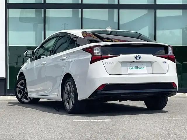 トヨタ プリウス S ツーリングセレクション 和歌山県 2019(平31)年 5.1万km ホワイトパールクリスタルシャイン 純正9インチメモリーナビ/フルセグ/バックカメラ/トヨタセーフティセンス/レーダークルーズコントロール/レーンキープアシスト/プリクラッシュセーフティ/ハイビームアシスト/インテリジェントパーキングアシスト/レザーシート/シートヒーター/LEDヘッドライト/プッシュスタート/ETC2.0/純正ドライブレコーダー/スマートキー/禁煙車/純正アルミホイール/革巻ハンドル